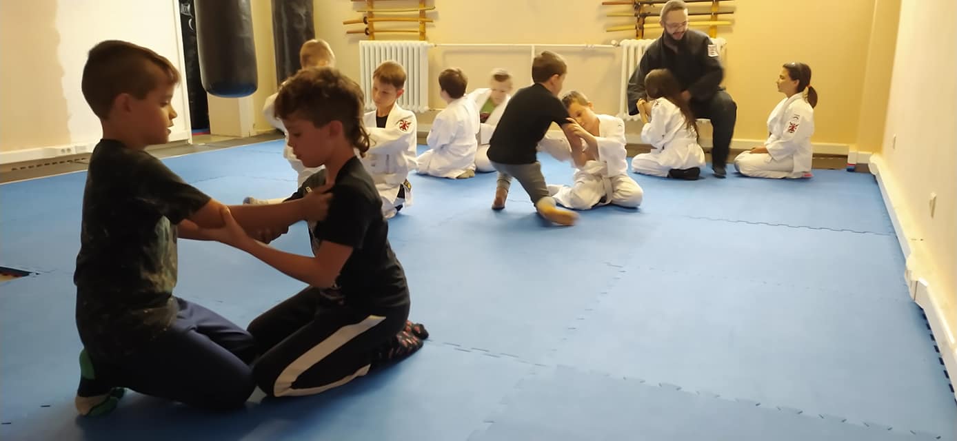 Nyitólap 8 Jujitsu és önfegyelem: Hogyan segít a jujitsu a gyerekeknek a mindennapi életben? – Harcművészet Gyerekeknek 10. rész