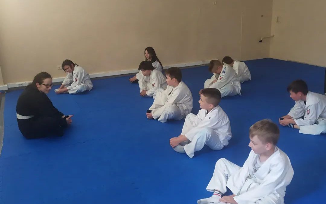 Jujitsu és fizikai fejlődés: Erő, rugalmasság és állóképesség fejlesztése gyerekeknél – Harcművészet Gyerekeknek 4. rész